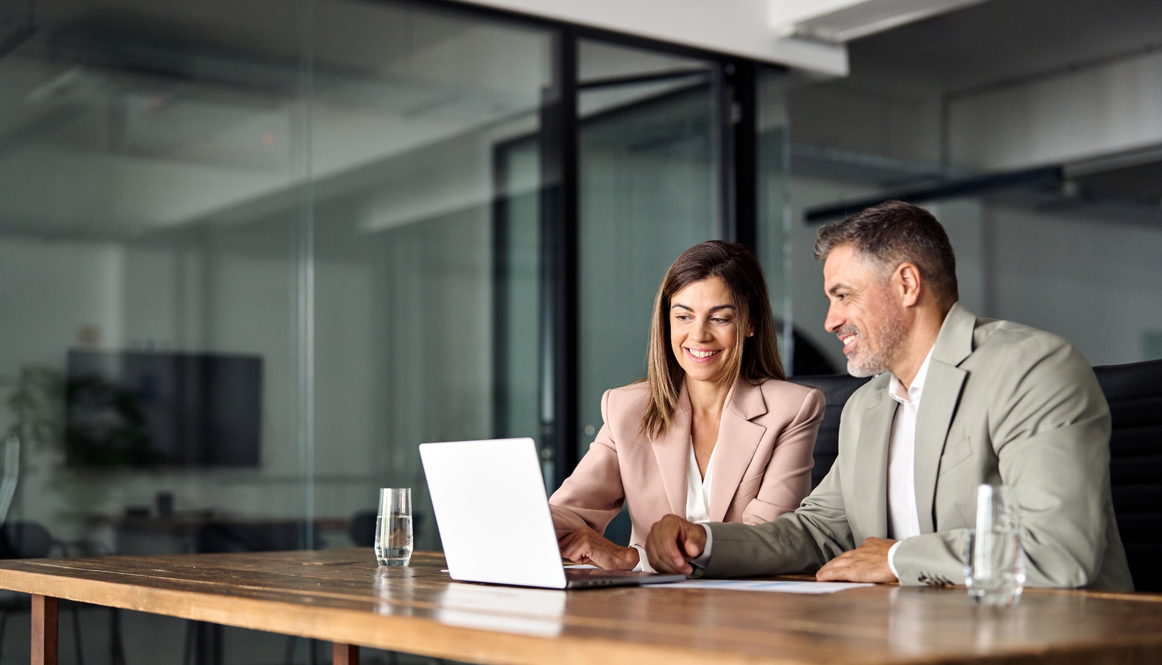 Two business owners reviewing their numbers with a LINK advisor